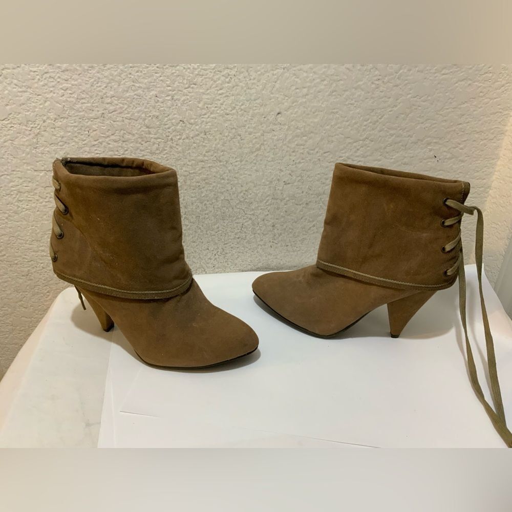 DollHouse Suede ankle Boots. Size 8.5 back lace